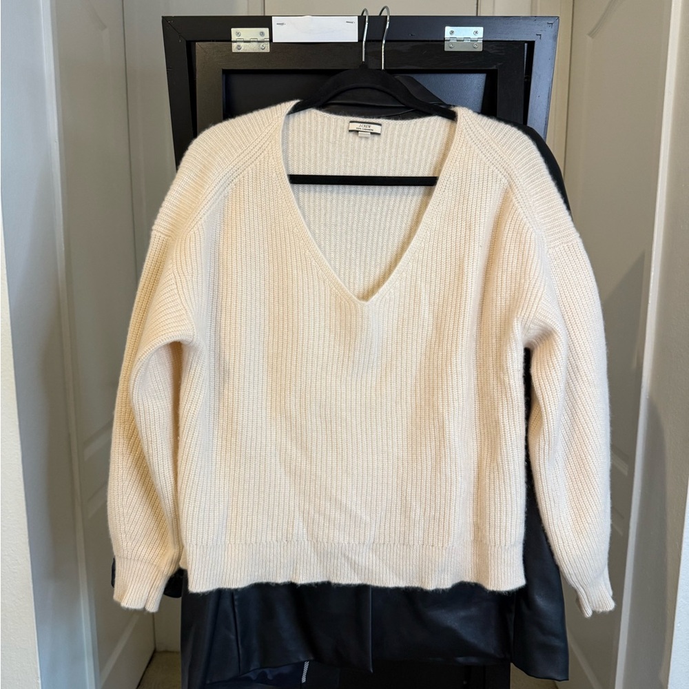 J Crew Ribbed Cashmere V Neck Sweater in Ivory Size Medium